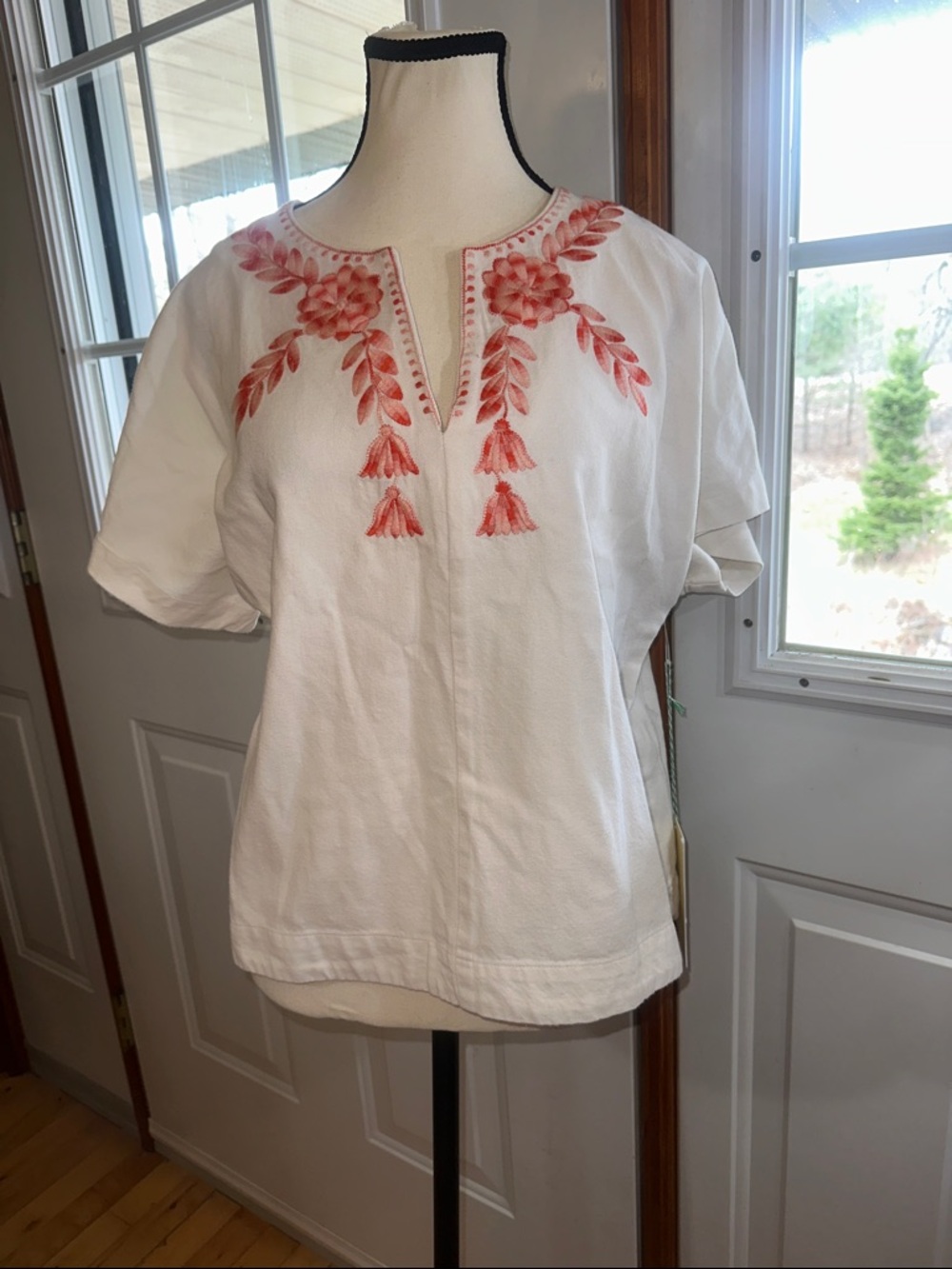 BNWT Trovata Birds of Paradis White Tunic Top with Coral Floral Embroidery